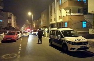 Yanlışlıkla tabancayla kendine ateş eden şahıs...
