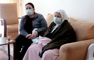 Yaşlı çift korona virüsü yendi