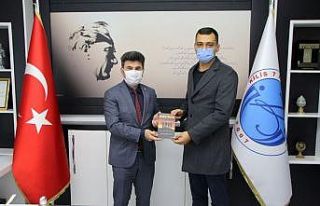 Yazar Özyurt Rektör Karacoşkun’la bir araya geldi