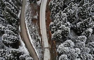 Yedigöller Milli Parkı yolu kar ve buzlanma sebebiyle...