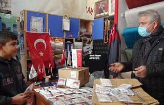 Yerden maske alıp kullanan yaşlıyı gördü 24...