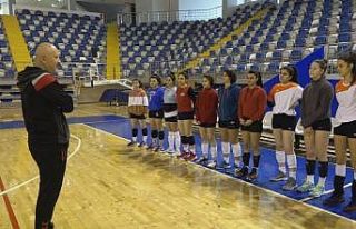 Yeşilyurt Belediyespor kadın voleybol takımı bölgesel...
