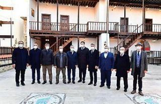 Yeşilyurt’taki restorasyon projelerine övgü