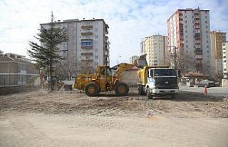 Yıkılan gecekonduların hafriyatı kaldırılıyor