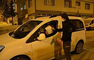 Yoğun kar yağışı altında polisten sıkı denetim