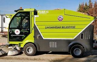 Yol süpürme aracı hizmete sunuldu
