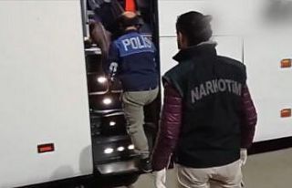 Yolcu otobüsünde uyuşturucu sevkiyatına polis...