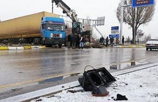 Yoldaki buzlanma trafik kazasına neden oldu