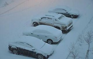 Yüksekova’da kar kalınlığı 10 santimetreyi...