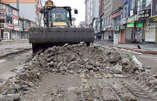 Yüksekova’da kar temizleme çalışması