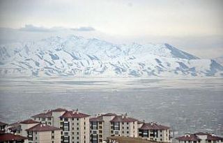 Yüksekova’da karlı dağların güzelliği