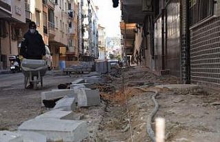 Yunusemre’de yol ve kaldırım çalışmaları devam...