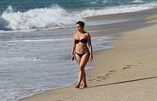 Yurtta kar, Alanya’da deniz keyfi