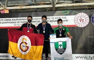 Yüzmede yeni Türkiye rekoru