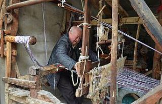 12 metrekareden dünyaya açılan el dokuması kilim