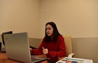 17 yaşındaki Şevval velilere dijital seminer veriyor,...