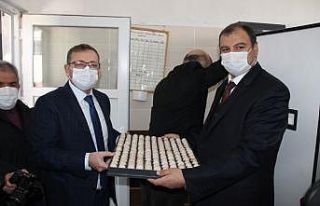 2021 yılının ilk keklik yumurtaları kuluçka makinesine...