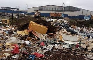 25 kamyon atık çıktı