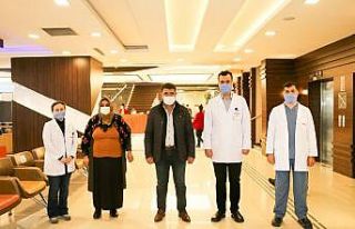 38 yıldır boynunda kistle yaşadı