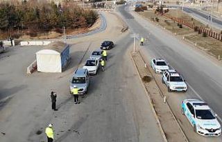 43 ilin geçiş noktasında ’kısıtlama’ denetimi:...