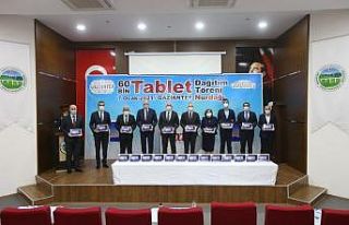 60 bin tablet Gaziantepli öğrencilerle buluştu