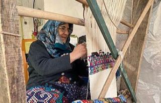 69 yıldır kilim dokuyan 86 yaşındaki Teslime nine...
