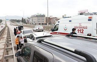 6 aracın birbirine girdiği kazada 2 çocuk yaralandı