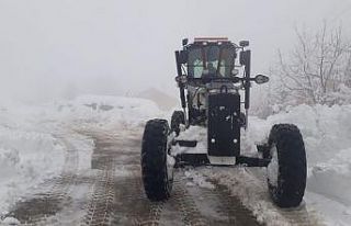 7 ilçenin mahalle yollarında karla mücadele devam...