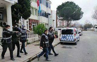 82 yaşındaki çiftçiyi dolandıran şahıslar kıskıvrak...