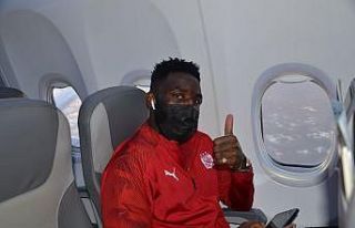 Aaron Appindangoye Sivasspor ile sözleşme uzattı
