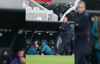 Abdulkadir Parmak gözyaşlarıyla sahayı terk etti