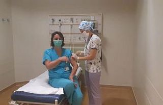 Acıbadem Bursa Hastanesi sağlıkçıları da aşı...