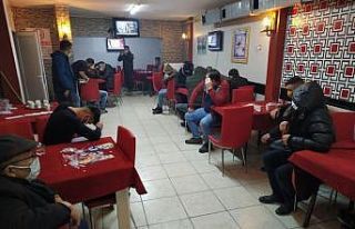Açıldığı ilk gününde kumar oynatılan derneğe...