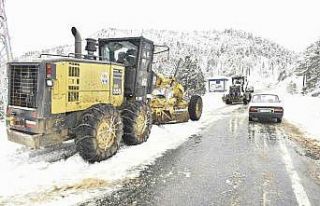 Adana’nın yüksek kesimlerinde karla mücadele...