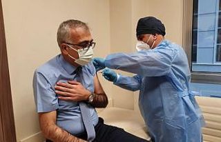 Adıyaman’da sağlık çalışanları aşılanıyor