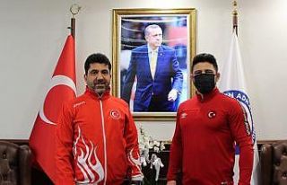 ADÜ’lü milli güreşçi Arslan, Rektör Aldemir...