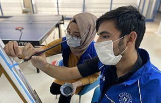 Afganistanlı öğrenciden şehit ailesine duygulandıran...