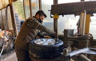 Afyonkarahisar’daki lastikçilerin kar mesaisi başladı