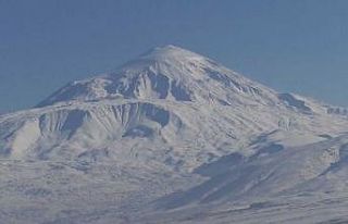 Ağrı Dağı eşsiz manzarası ile göz kamaştırıyor