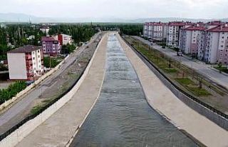 Ağrı İl merkezi Taşlıçay Deresi ıslah çalışmaları...