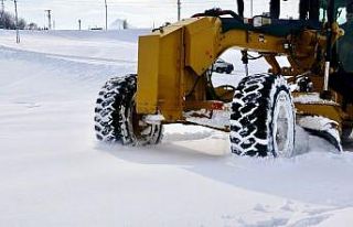 Ağrı’da kapanan yolların açılması için çalışma...