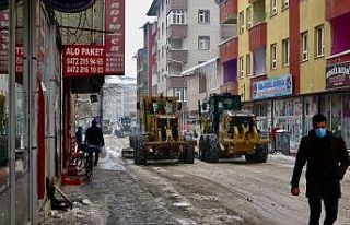 Ağrı’da kar temizleme çalışmaları sürüyor