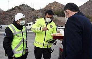 AK Parti’den polis teşkilatına destek ziyareti