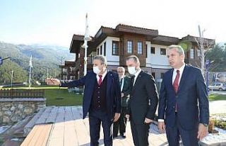 AK Partili Kandemir’den Yunusemre’nin projelerine...