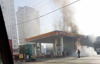 Akaryakıt istasyonunda yangın paniği: 2 yaralı