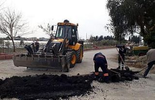 Akdeniz Belediyesi Fen İşleri ekipleri çalışmalarını...
