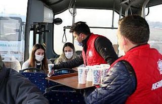 Aksaray’da soğuk havada sıcak çorba ikramı