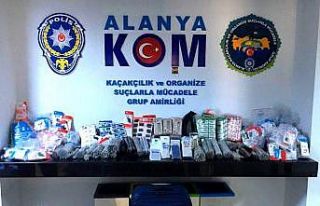Alanya’da 55 bin 492 kaçak cep telefonu parçası...