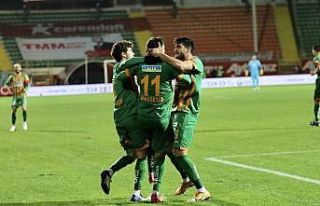 Alanyaspor ligin ilk devresini 10 hafta lider götürdü