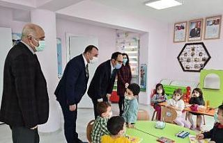 Alaplı’da yüz yüze eğitim gören anaokulu öğrencileri...